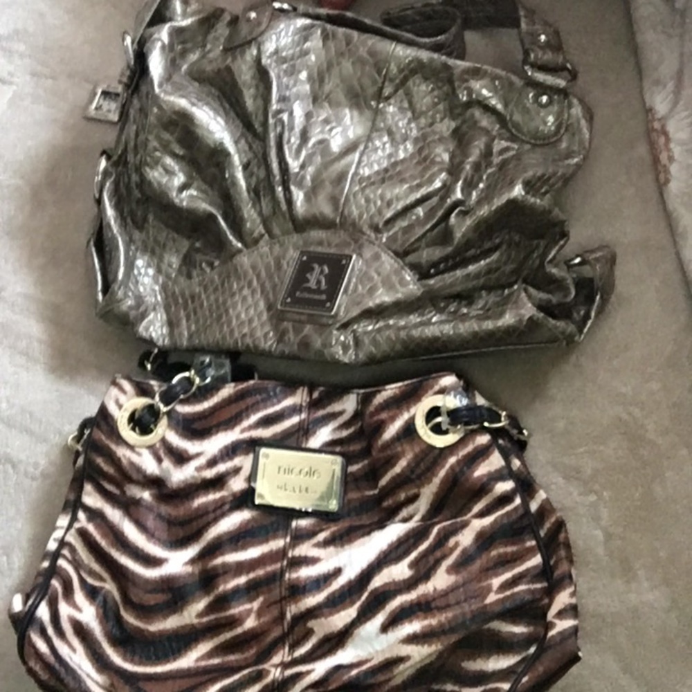 A bundle of two Purses